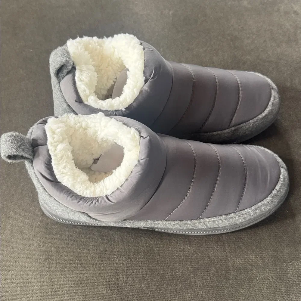 Men’s Wayland Square Gray Quilted Slipper Boots Faux Fur Lining Size L 9-10 NEW